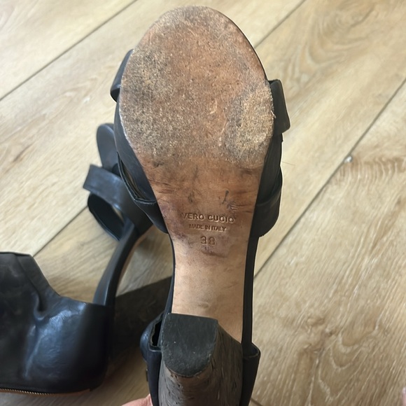 Sz 38 Vero Cuoio Italian Charcoal Black Leather Heels w/ Zipper Back Closure - Picture 6 of 6